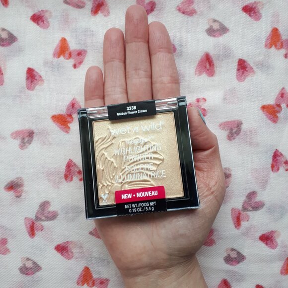 2/$15 Wet n Wild Megaglo Highlighting Powder in Golden Flower Crown - Picture 5 of 10